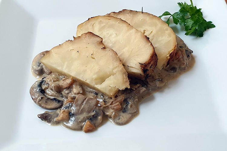 Gebackene Sellerie mit Pilzrahmsauce