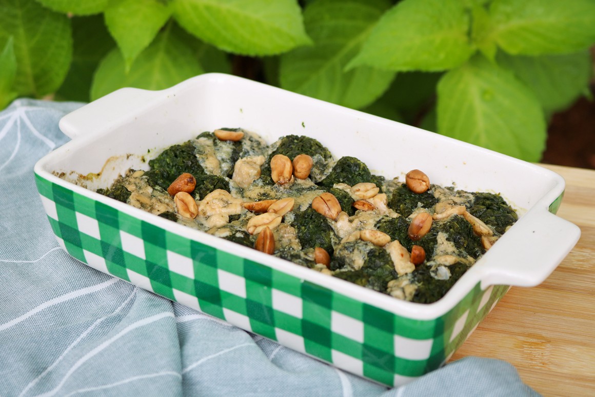 Spinat mit Gorgonzola und Pinienkernen - Rezept