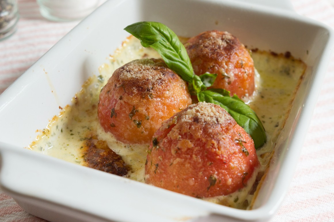 Gebackene Tomaten mit Wurstbällchen - Rezept