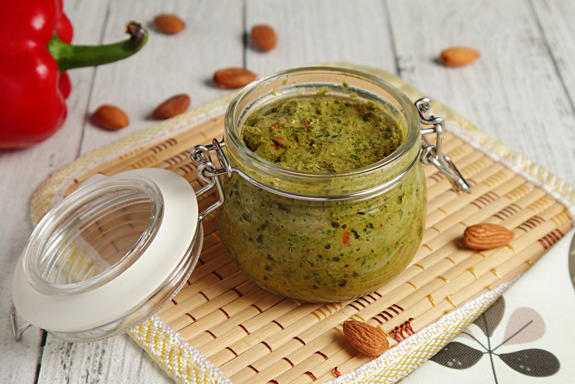 Paprika-Pesto mit Mandeln - Rezept