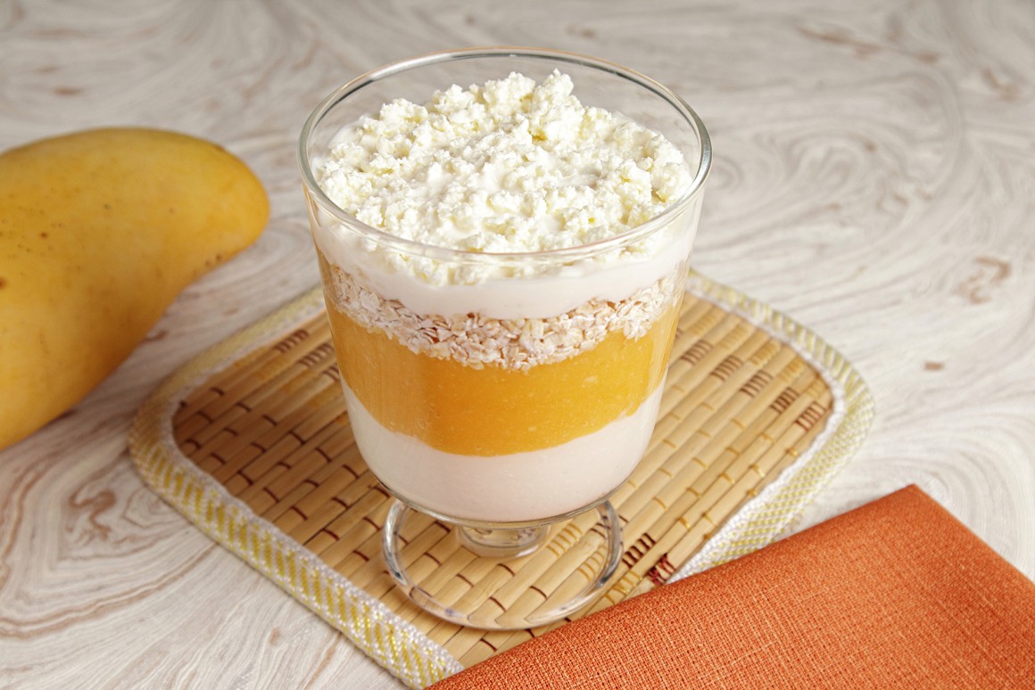 Mango-Dessert mit Haferflocken