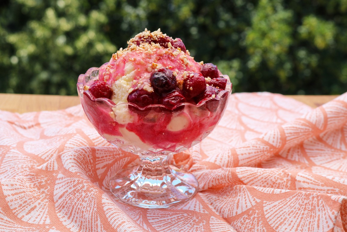 Mikrowellen-Pfefferkirschen mit Vanilleeis - Rezept