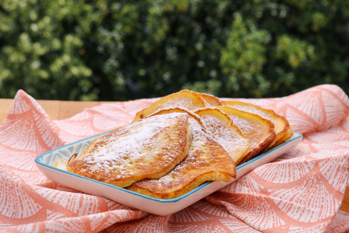 Süße Pfannkuchen mit Hüttenkäse - Rezept