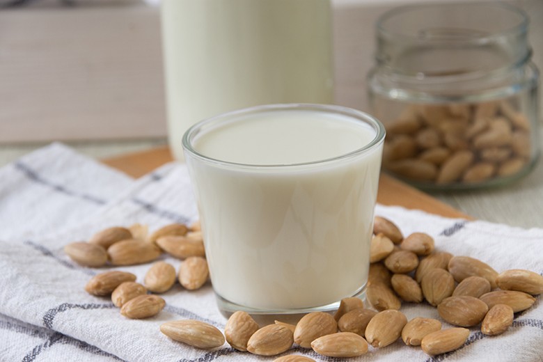 Schnelle Mandelmilch