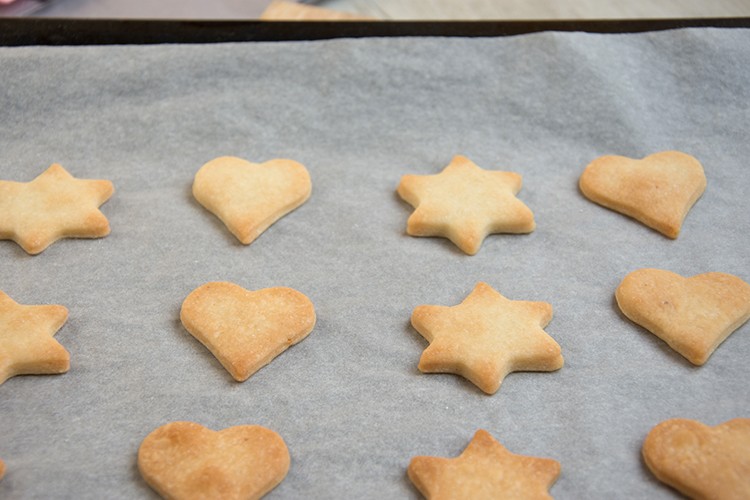 Plätzchen mit süßer Sahne