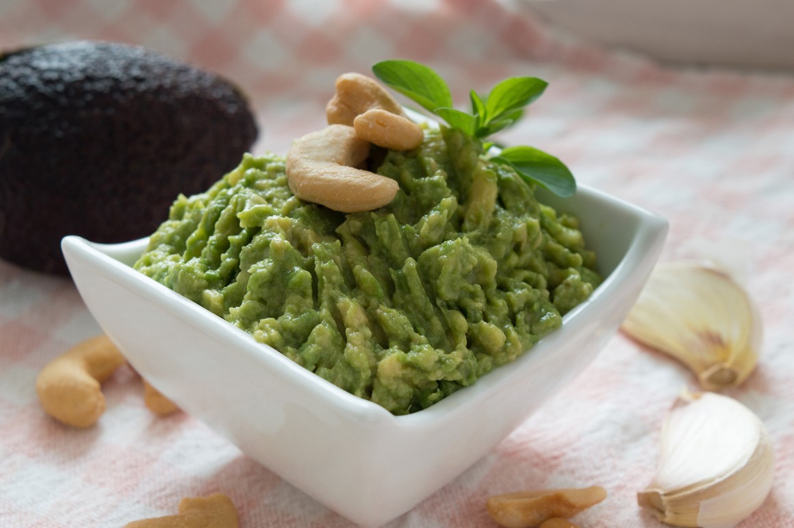 Avocado-Dip mit Cashews