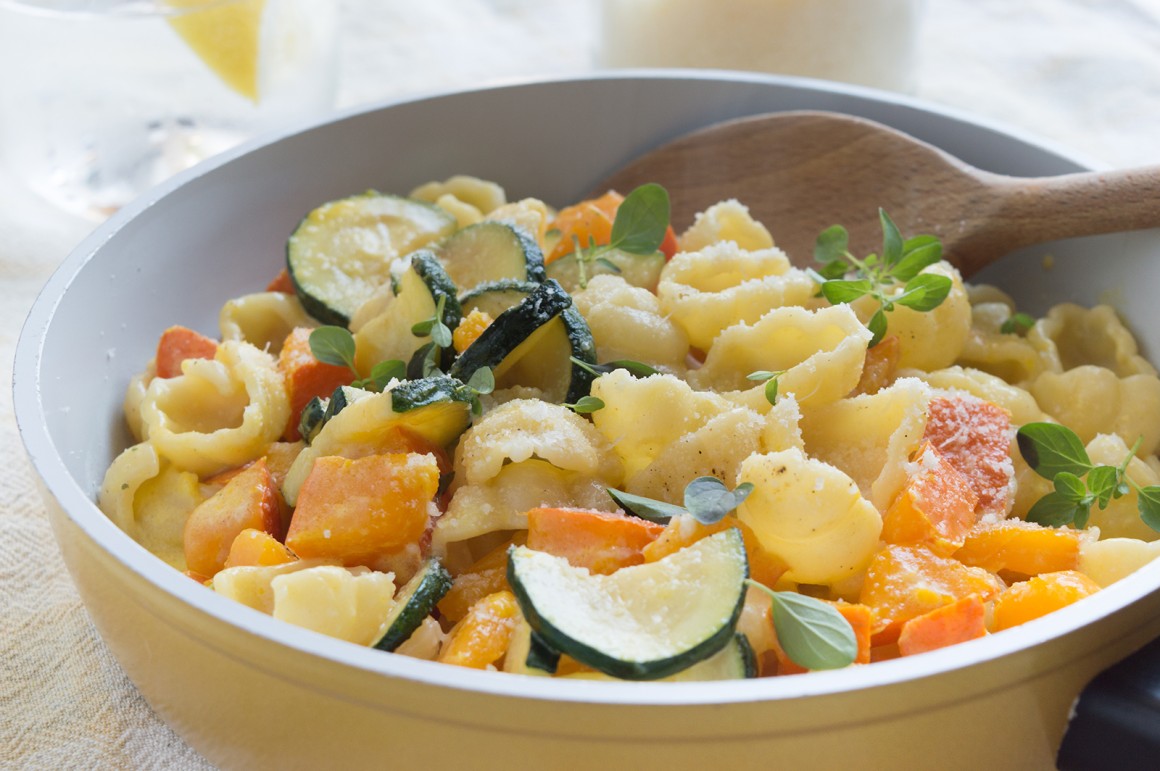Nudeln mit Zucchini und Kürbiscurry