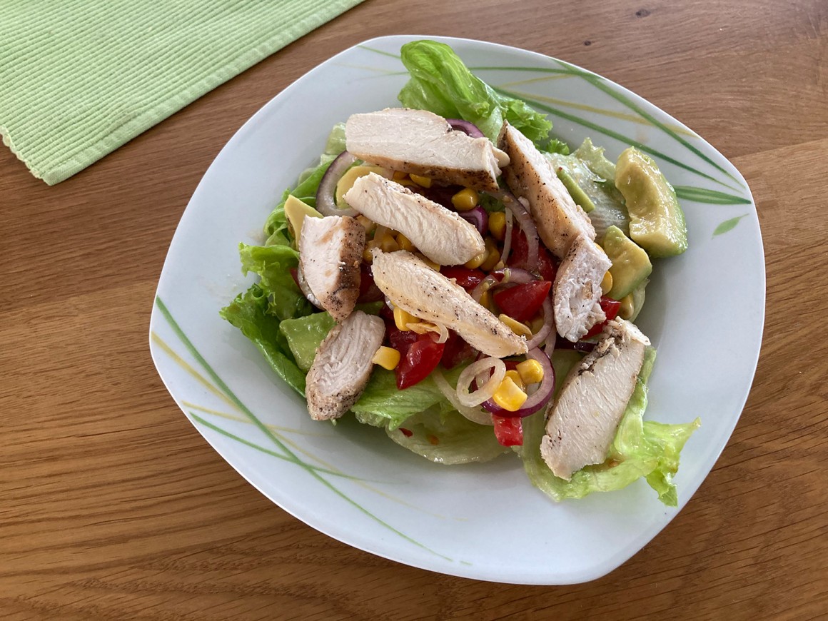 Sommersalat mit Hähnchen