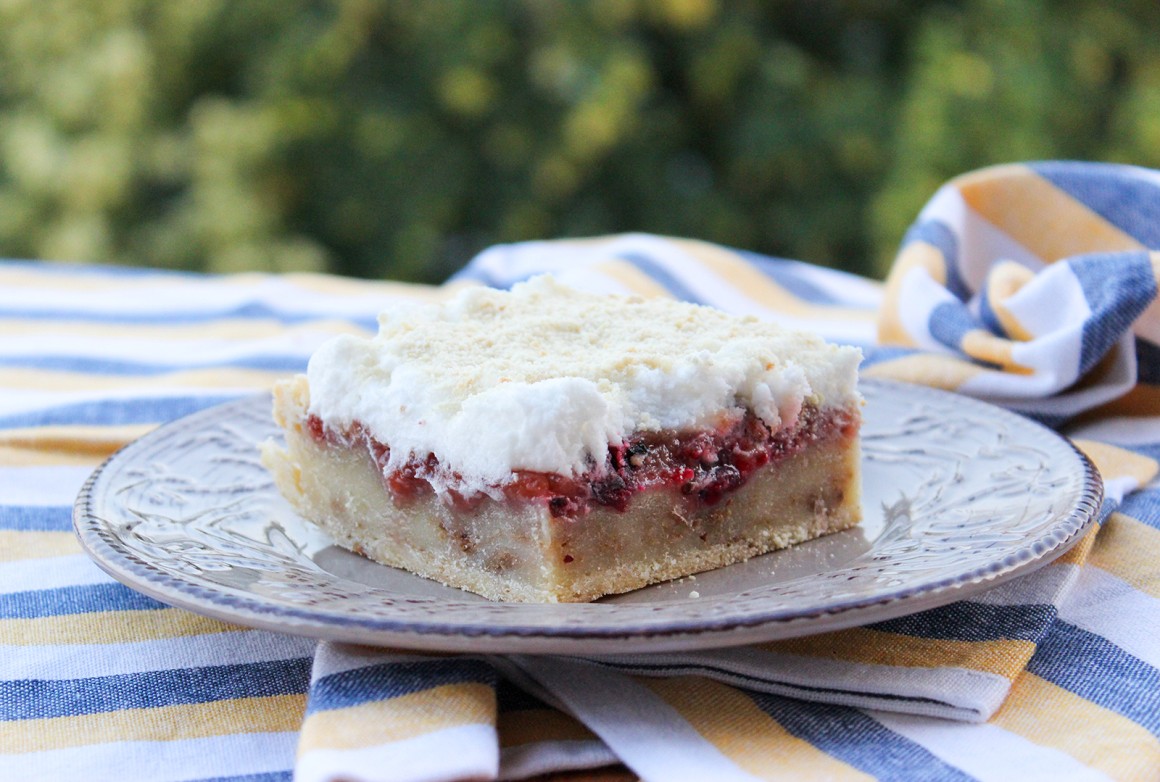 Butterkekskuchen mit Stachelbeeren