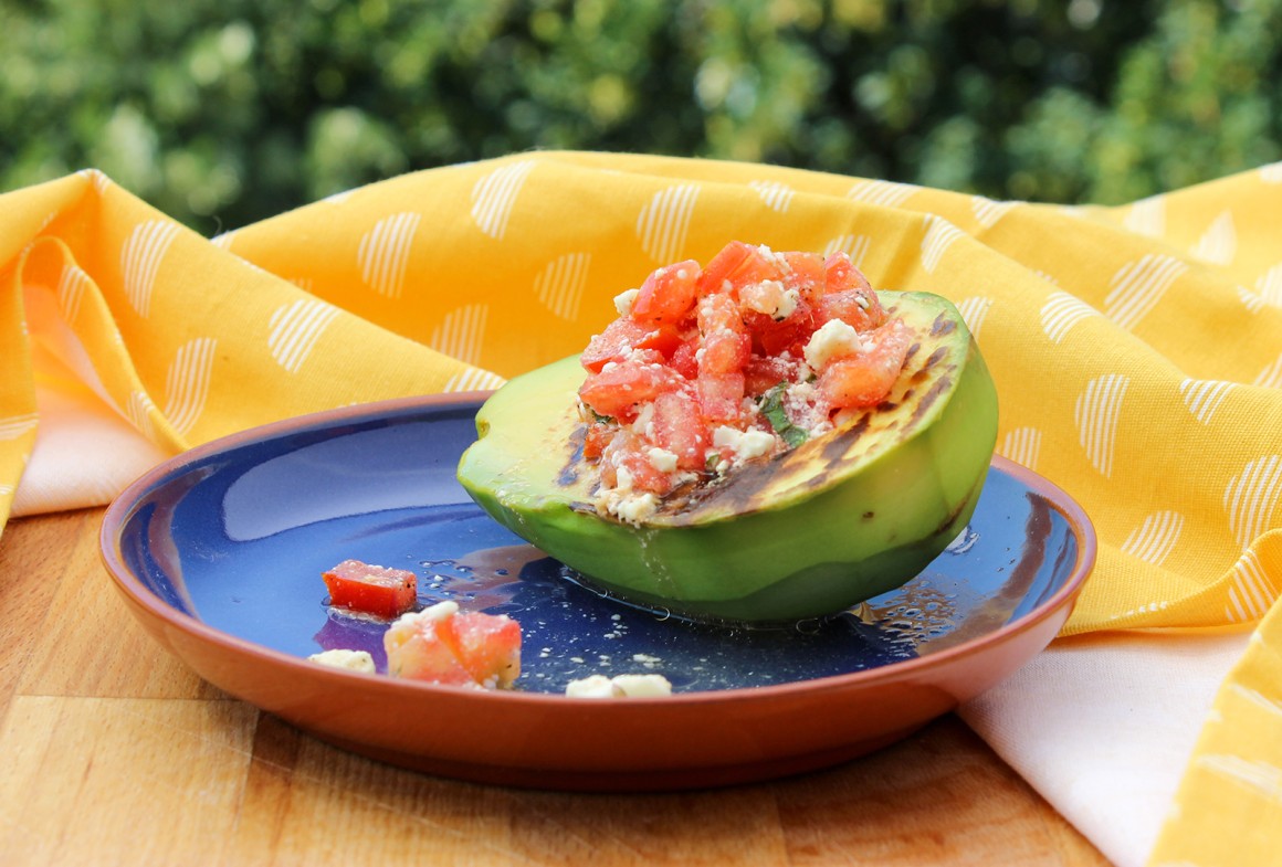 Gegrillte Avocado mit Fetacreme