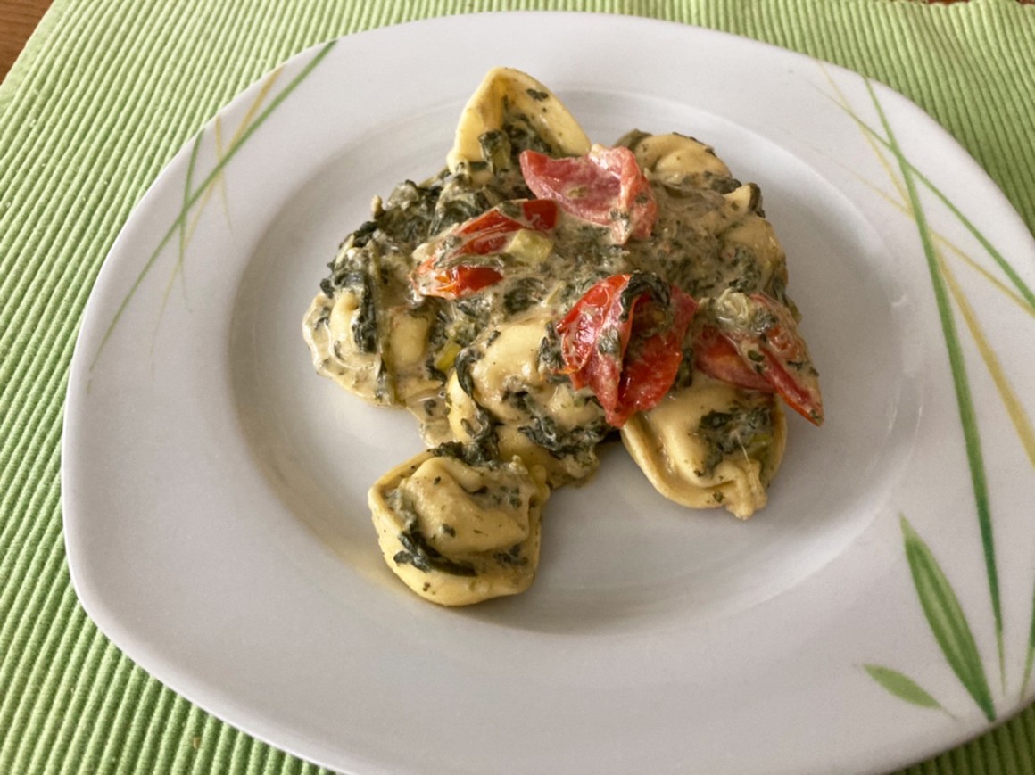 Tortellini mit Spinat und Feta