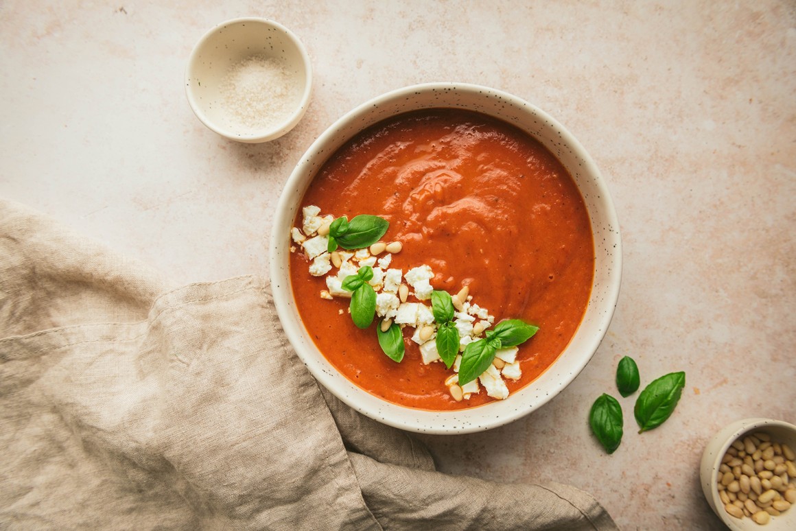 Kalte Tomatensuppe mit Erdbeeren - Rezept