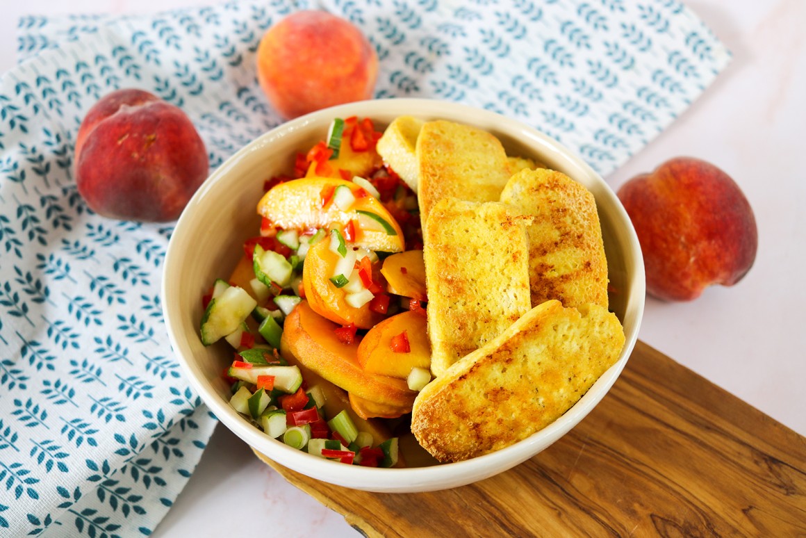 Räucher-Tofu mit Pfirsichsalat