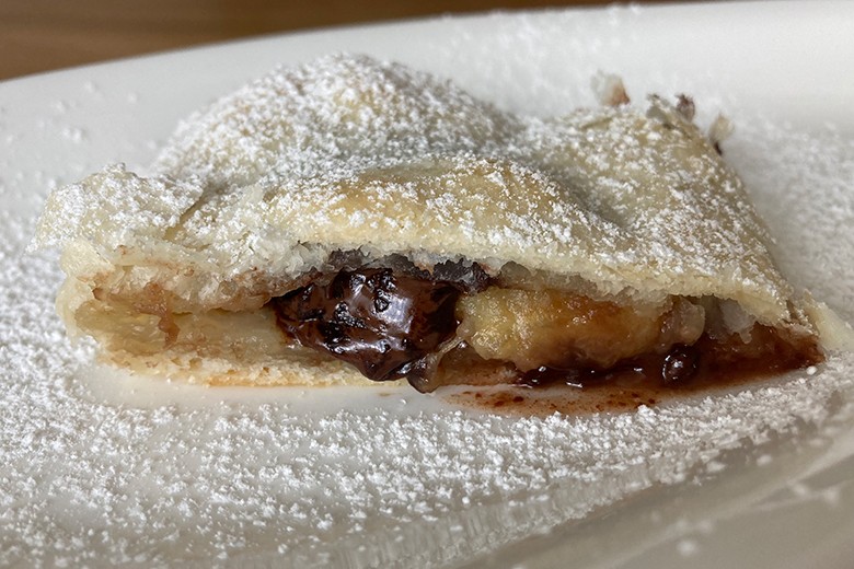 Veganer Schokoladenstrudel mit Banane