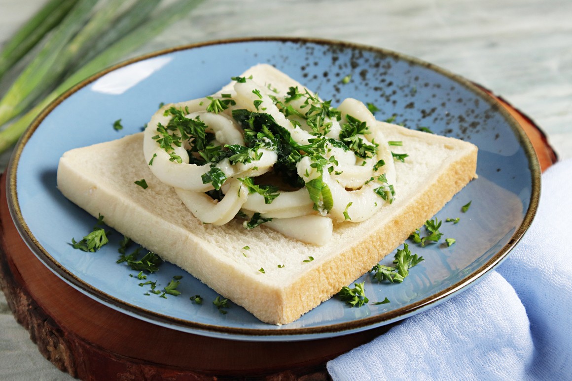 Tintenfische mit Kräutersauce