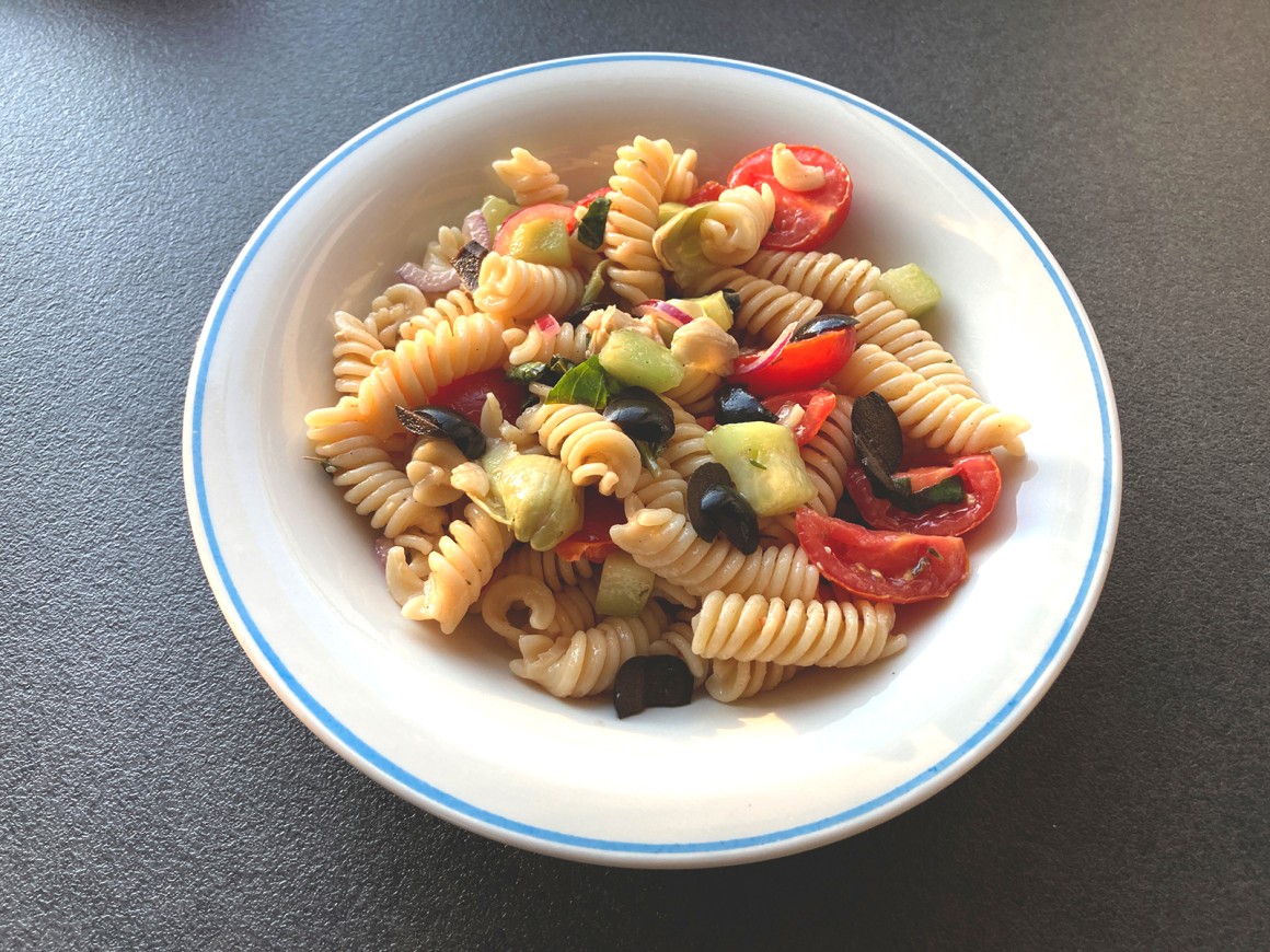Griechischer Nudelsalat