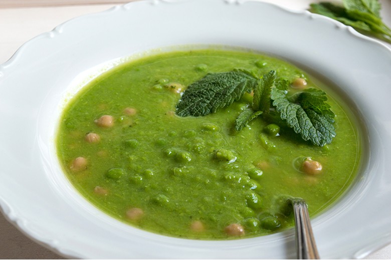 Erbsensuppe mit Minze