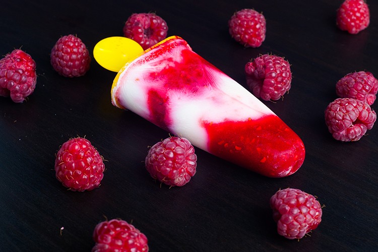 Himbeer-Joghurt-Eis am Stiel
