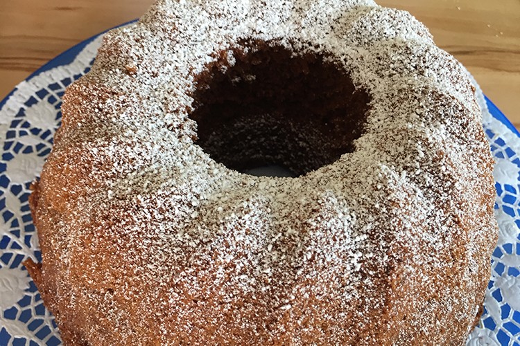 Kuchen mit Haselnüssen und Nuss-Nougat-Creme