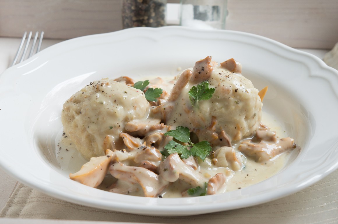 Knödel mit Pfifferlingen