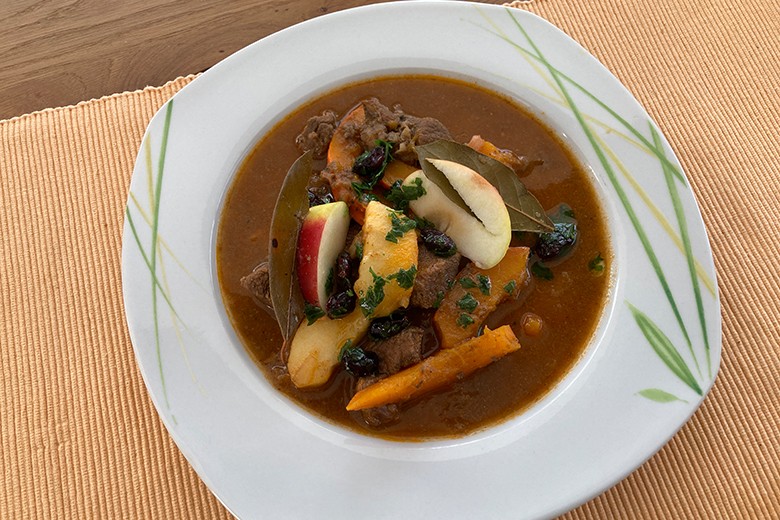 Rehragout mit Äpfeln