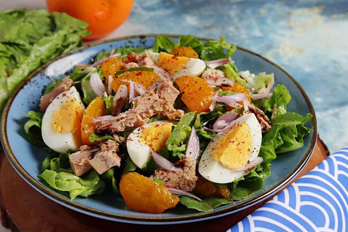 Salat mit Orange und Thunfisch