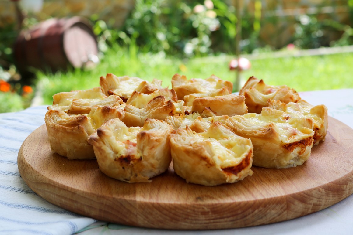 Pizzamuffins mit Blätterteig - Rezept