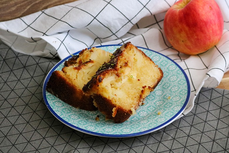 Apfelkuchen mit Honig und Limette