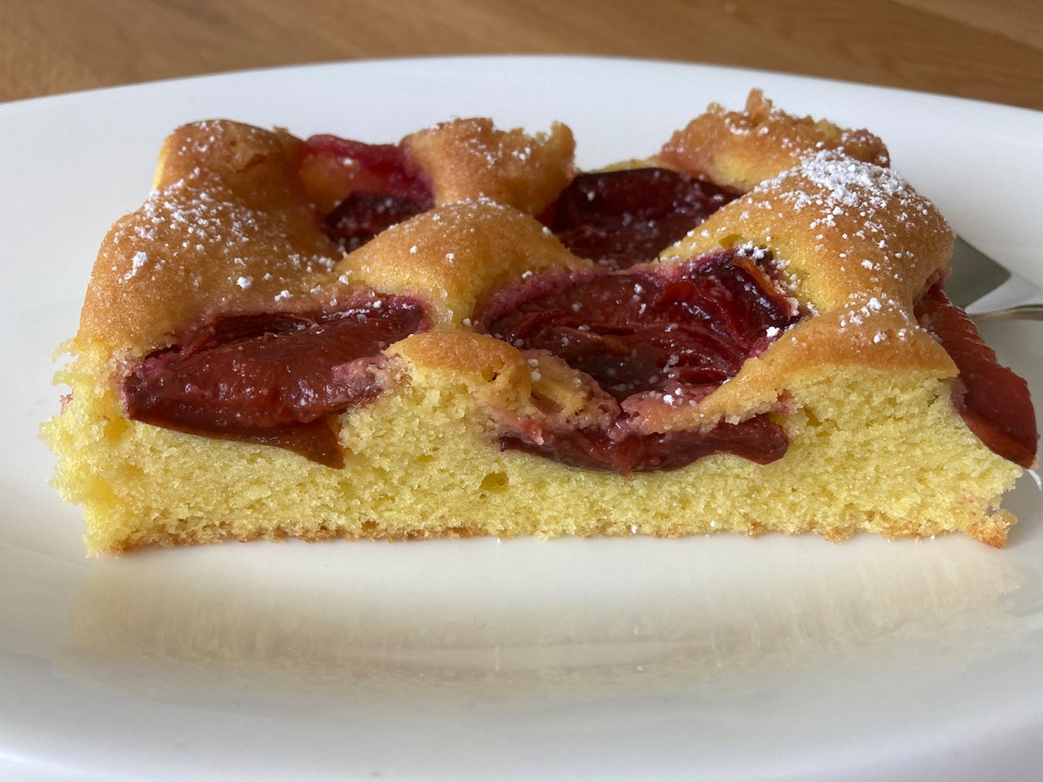 Zwetschgenkuchen mit Rührteig