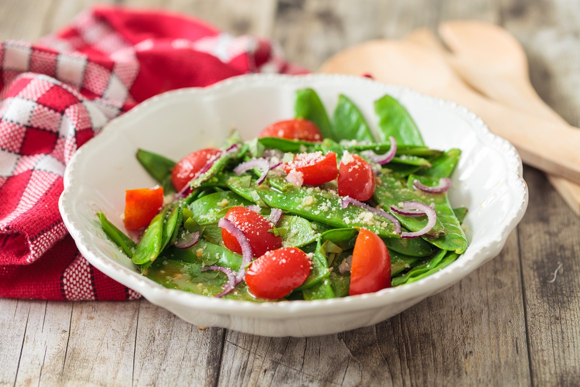 Zuckerschotensalat mit Tomaten - Rezept