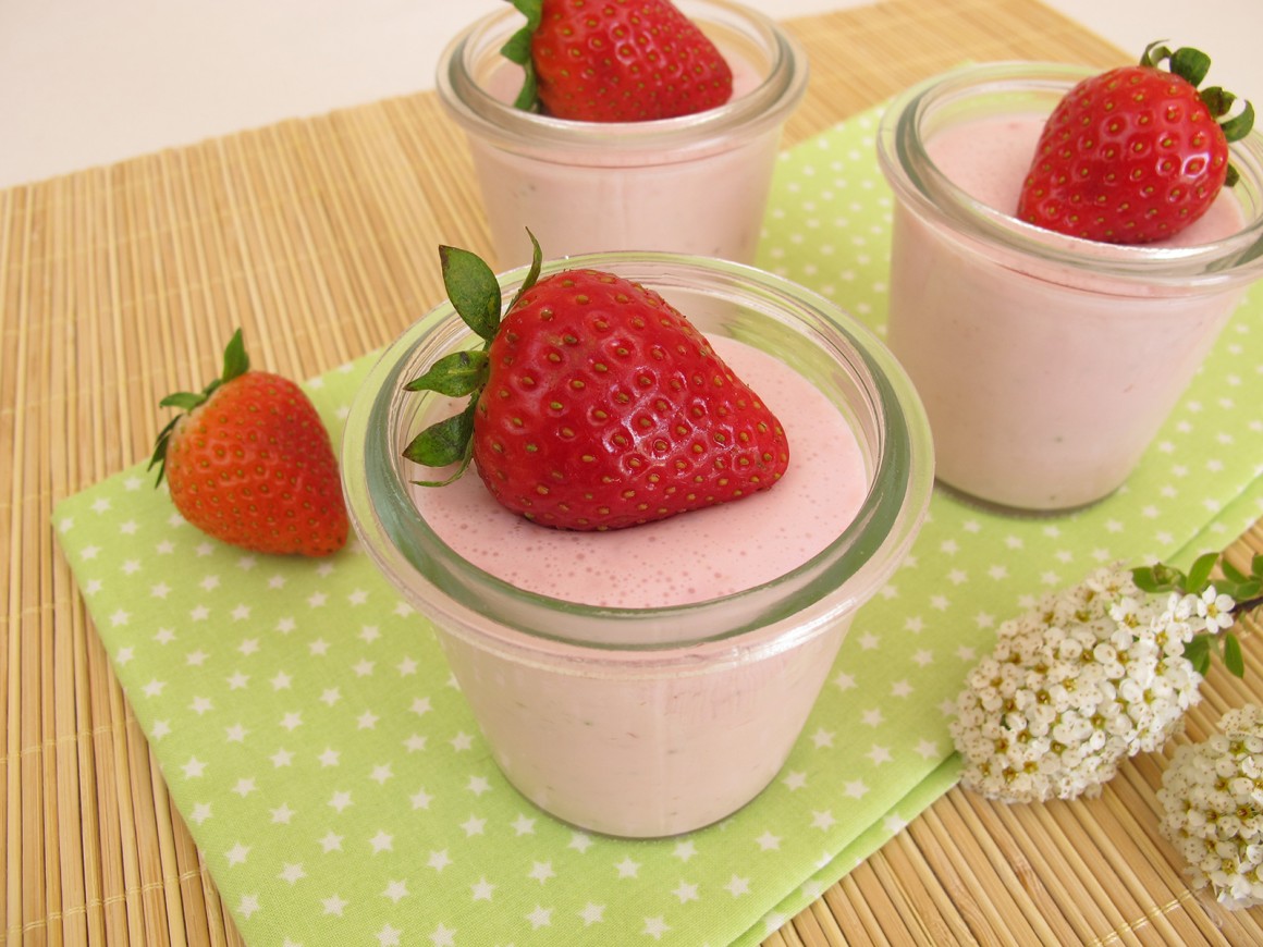 Sahnemousse mit Erdbeeren - Rezept