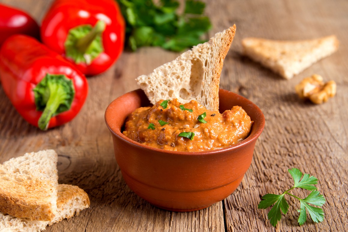 Paprika-Aufstrich mit Haselnüssen