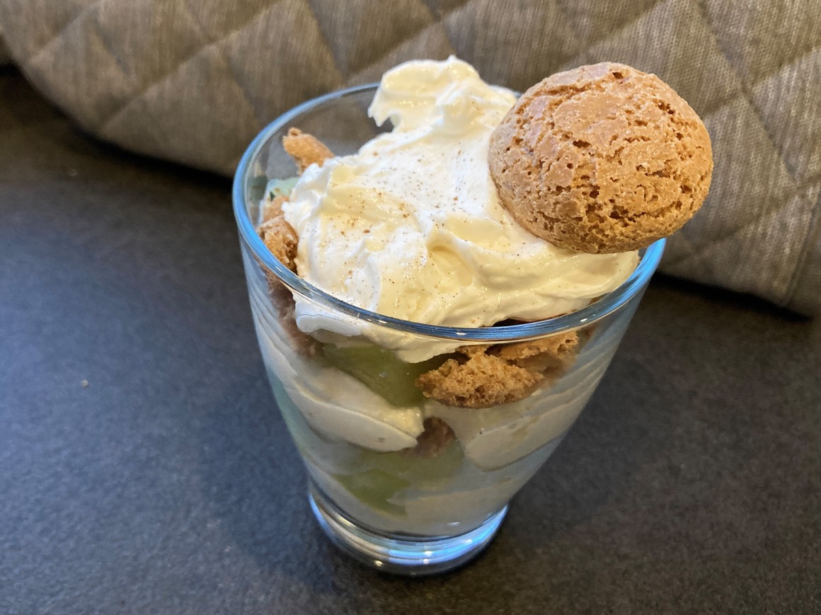 Melonendessert mit Amarettini