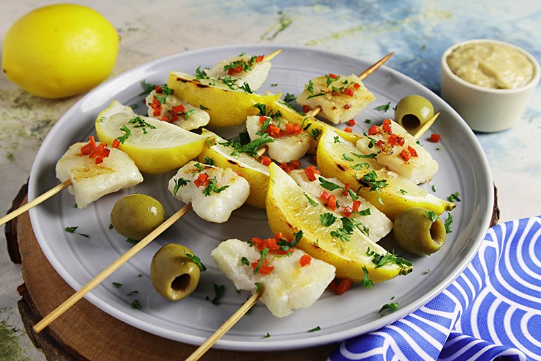 Fischspießchen mit Oliven-Mandel-Sauce