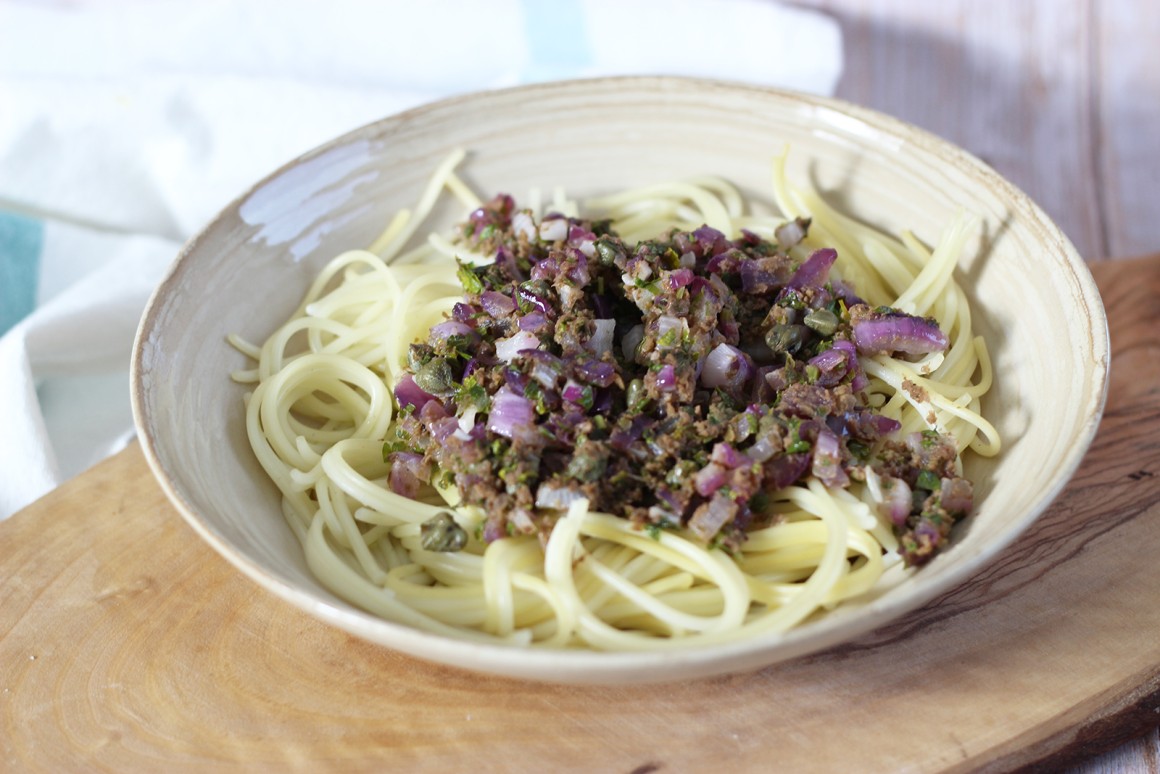 Rote Zwiebelspaghetti