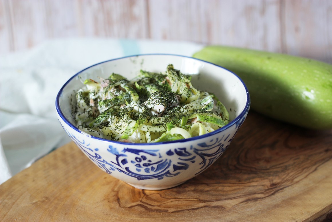 Zucchini Zoodles mit Lachs