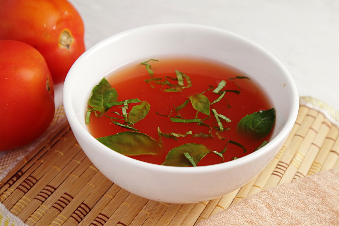 Einfache Tomatenconsommé