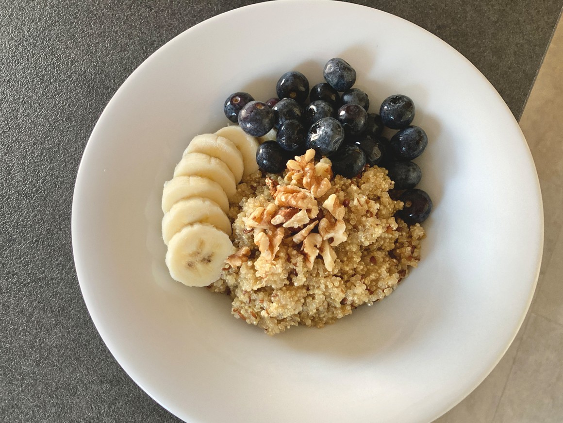Frühstücksbowl mit Quinoa