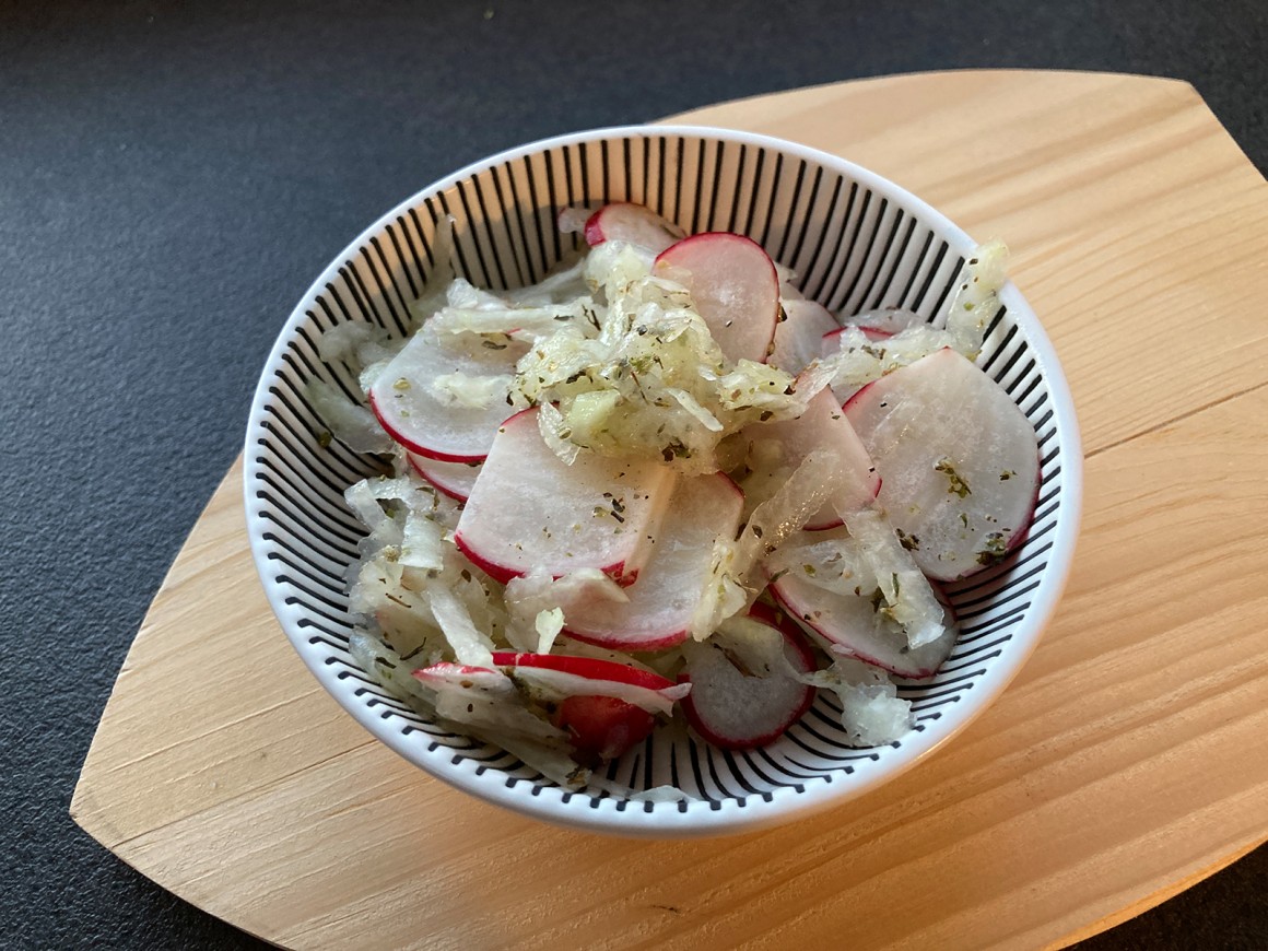 Kohlrabisalat mit Radieschen - Rezept