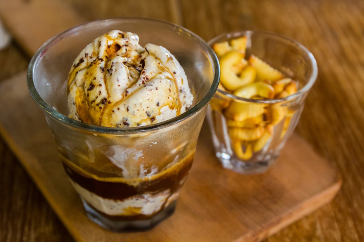 Mandel-Affogato