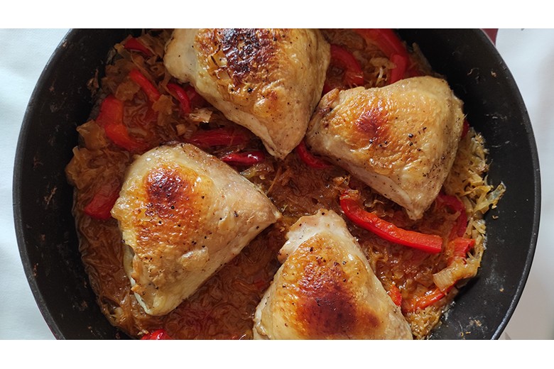 Hühnchen auf Paprika-Kraut