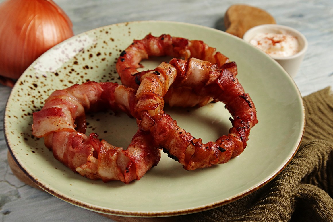 Onion Rings mit Bacon