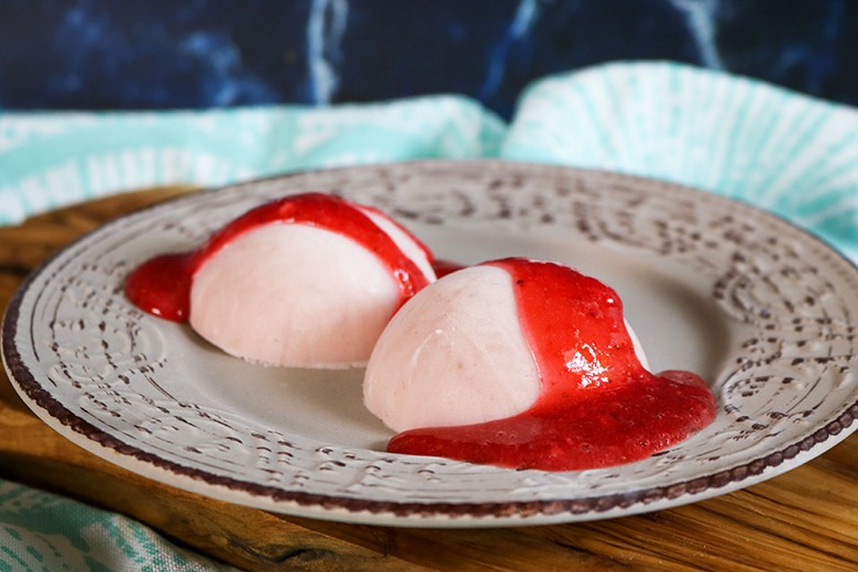 Frozen Panna Cotta mit Erdbeeren