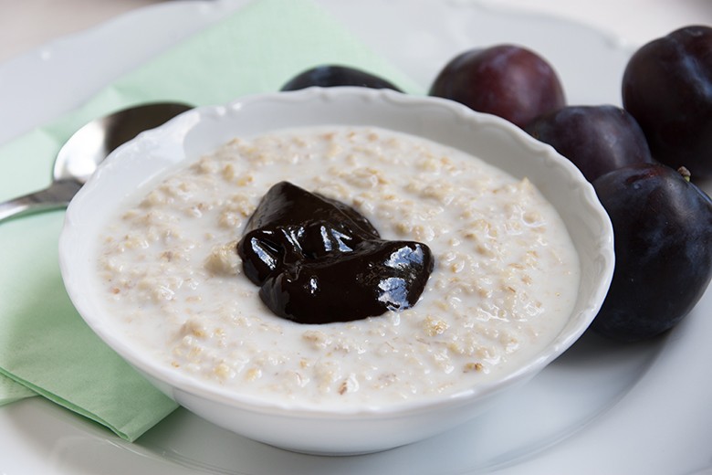 Veganer Pflaumen-Zimt-Porridge