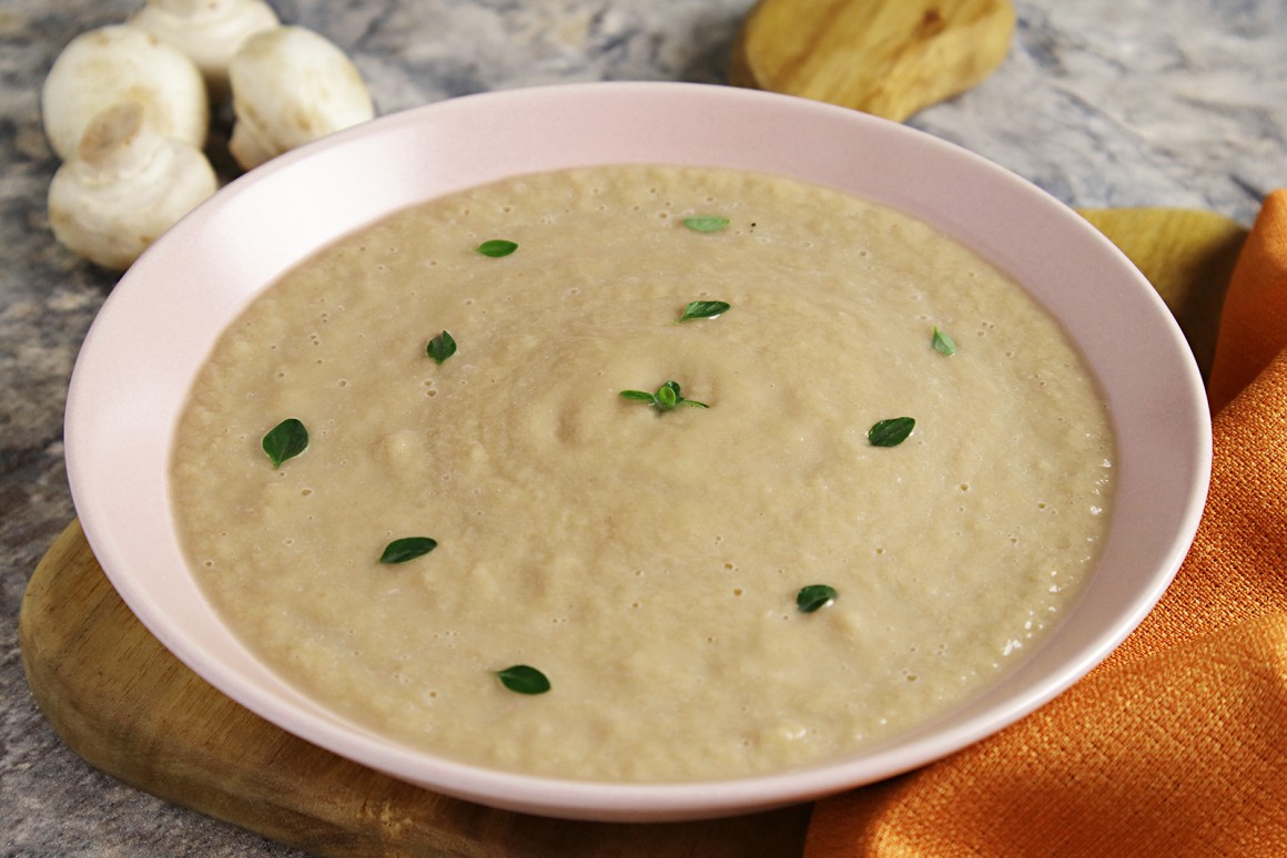Feine, rohe Pilzcremesuppe