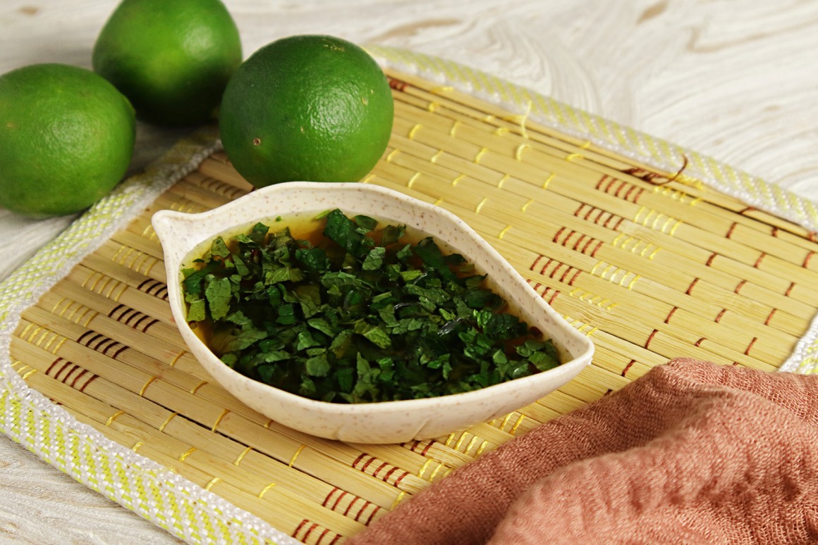 Süße Limettensauce mit Melisse