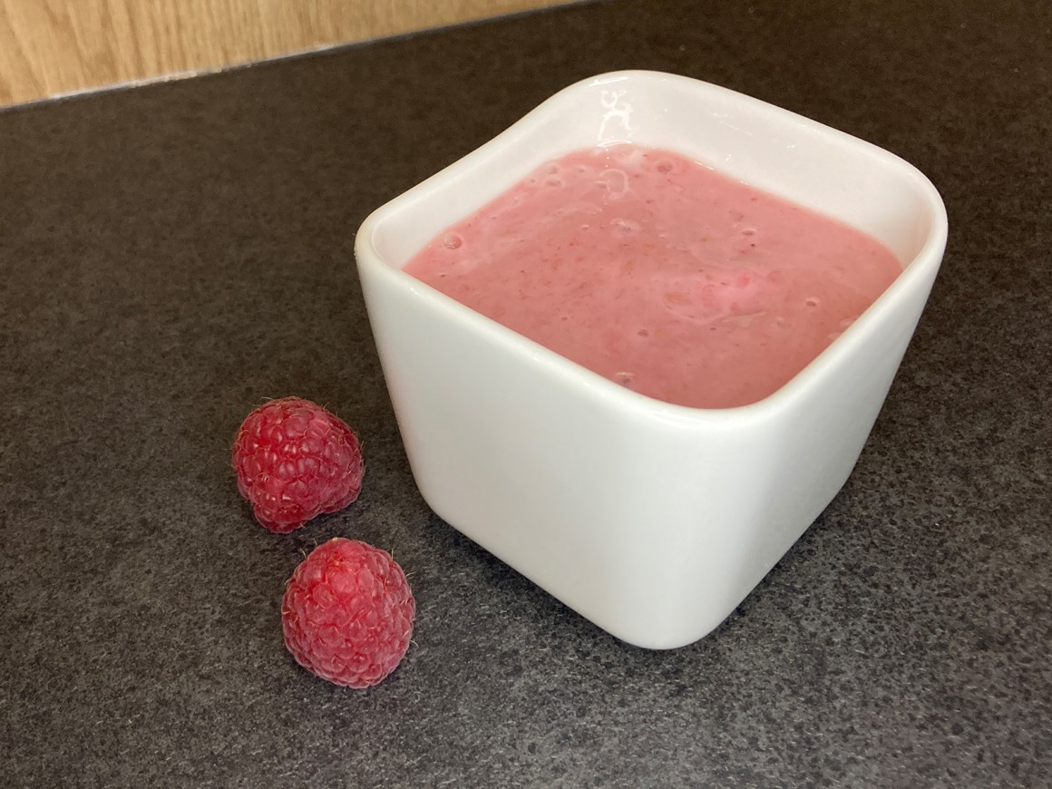 Himbeermousse mit Bananen