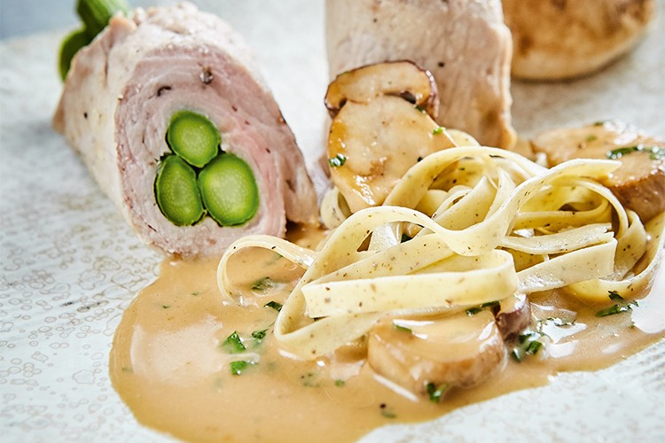 Gefüllte Schnitzel mit Pilz-Tagliatelle