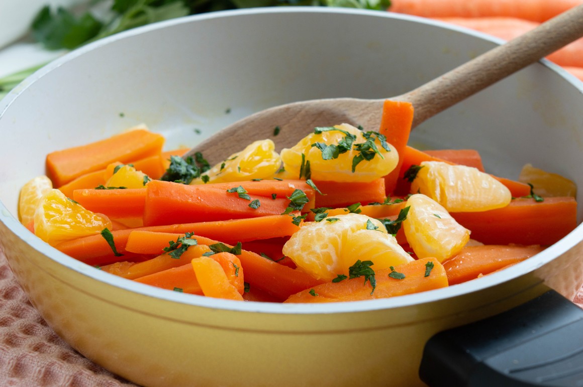 Karottenbeilage mit Mandarinen