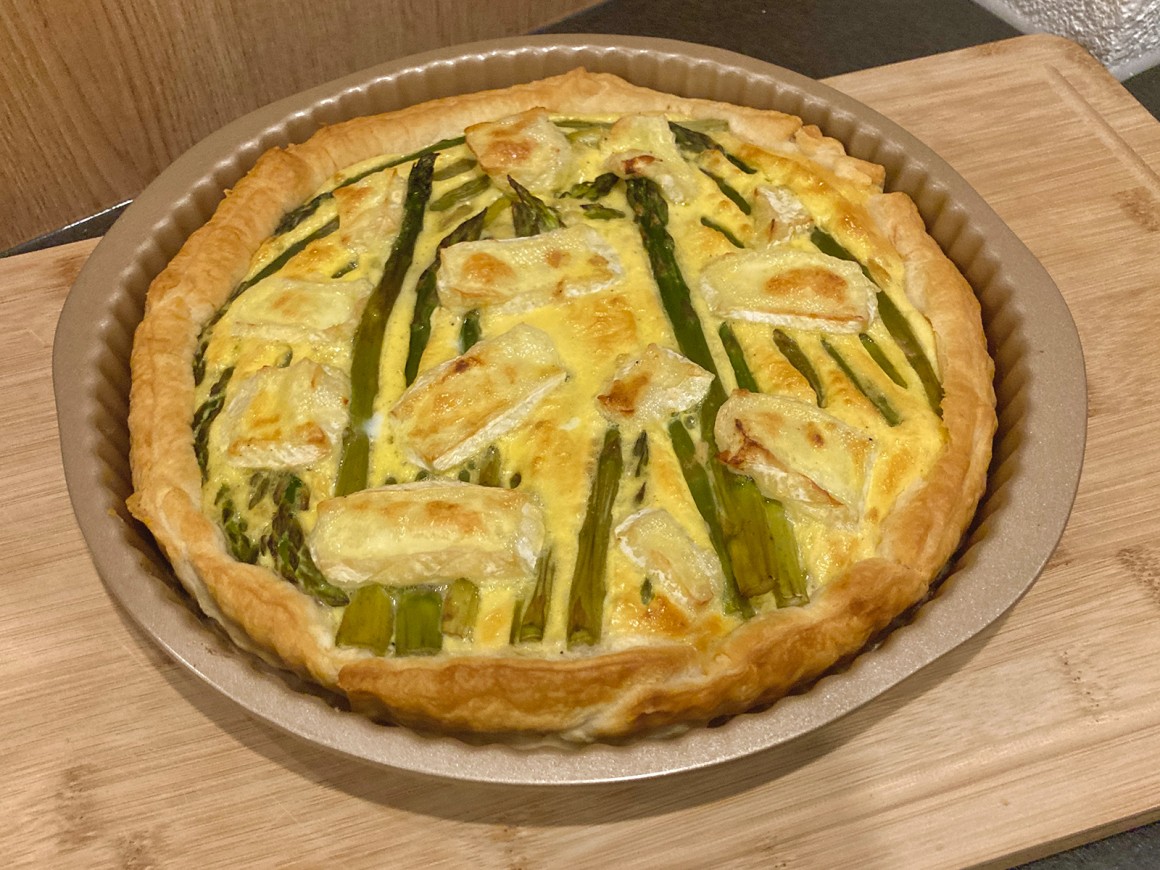 Spargeltarte mit Blätterteig und Käse